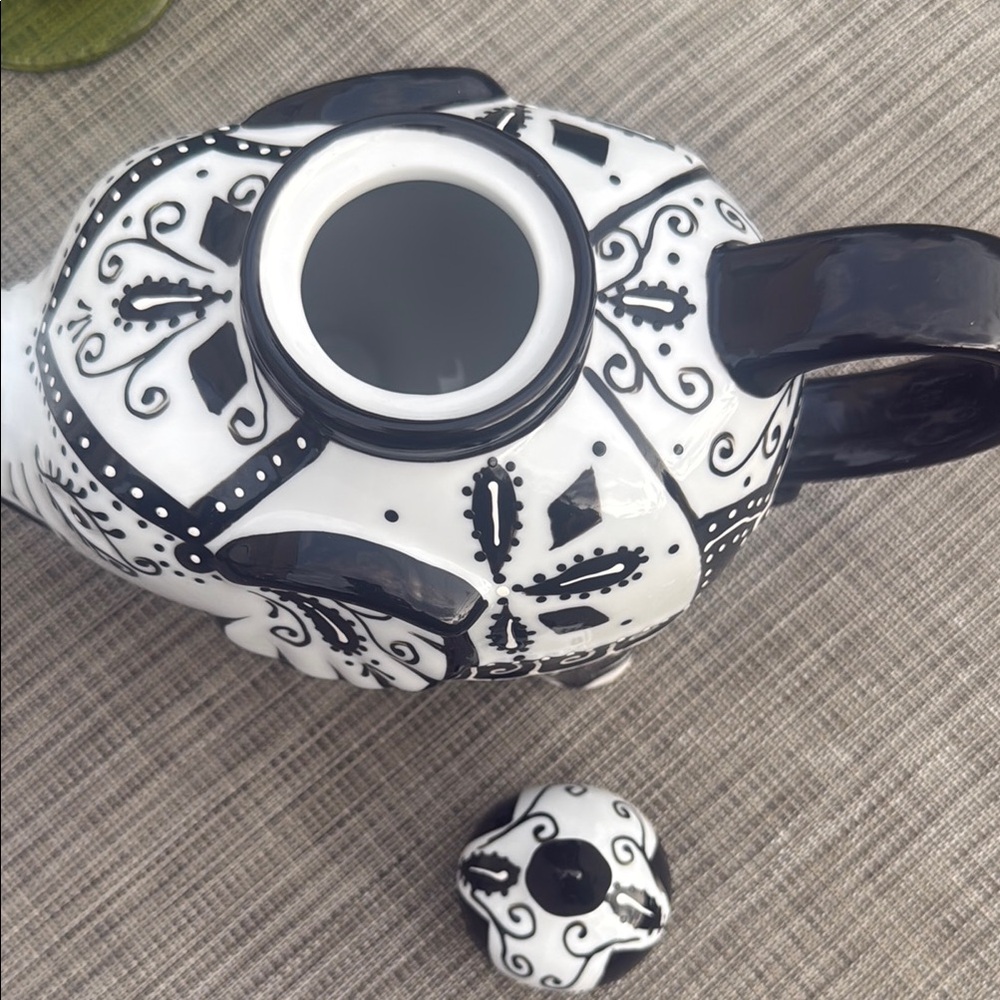 Black and White Elephant Teapot - Picture 2 of 7